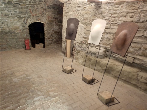 Opere migranti di Rosanna La Spesa al Castello di Monastero Bormida