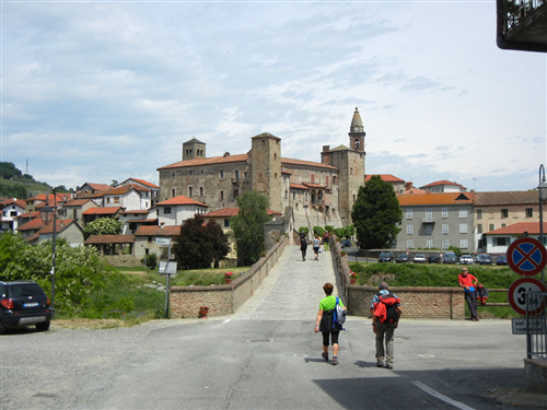 Domenica 17 maggio 19^ giro delle 5 Torri nella Langa Astigiana