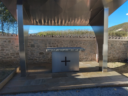 Altare e "Roseto delle ceneri" - progetto e ideato e finanziato dalla Fondazione "Adriano Laiolo